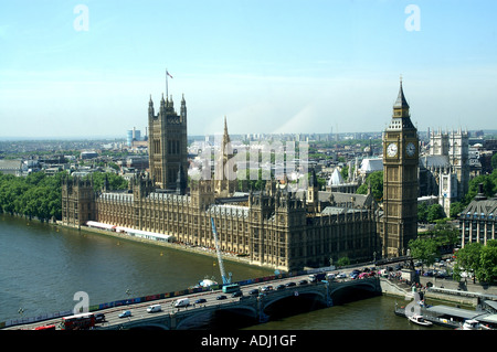 Visione distorta di Case del Parlamento Westminster Bridge di Londra dal London Eye capsule Foto Stock