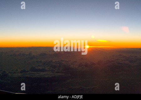 Sunrise e nuvole oltre Oceano Indiano Foto Stock