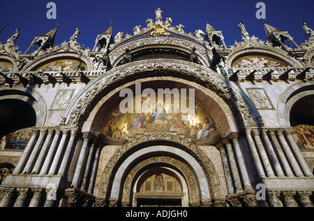 Ingresso principale della Basilica di San Marco Cattedrale Piazza San Marco Venezia Italia Foto Stock