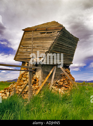 Inclinando il granaio sottrarsi Ranch vicino Adel Oregon Foto Stock