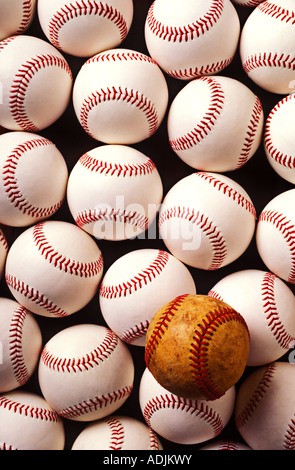 Nuovo baseballs e uno vecchio Foto Stock