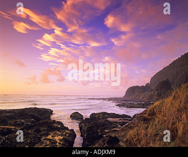 Tramonto sulla costa vicino Yachats Oregon Foto Stock