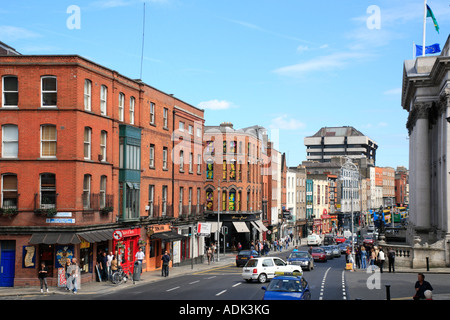 Dame Street a Dublino in Irlanda con il Municipio sulla destra Foto Stock