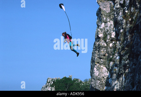 Credito foto DOUG BLANE BASE 229 BASE Jumping dal Cheddar Gorge 50 Cal Accademia di base Foto Stock