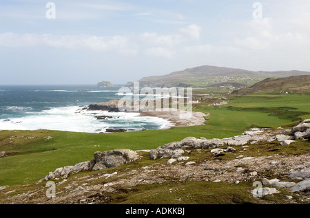 Guardando verso est lungo la costa da Malin Head sulla Penisola di Inishowen, County Donegal. La punta più settentrionale dell'Irlanda. Foto Stock