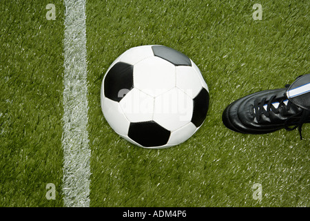 Calciare il calcio Foto Stock