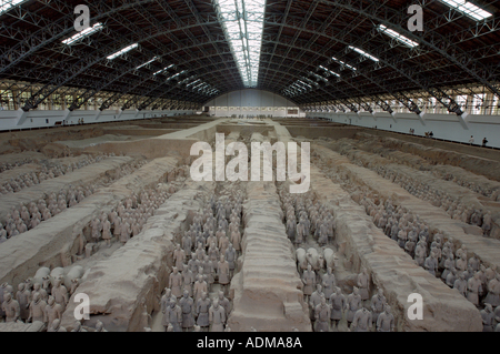 Esercito di Terracotta, antica collezione di sculture raffiguranti gli eserciti di Qin Shi Huang, il primo imperatore della Cina, Xi'an, Cina Foto Stock