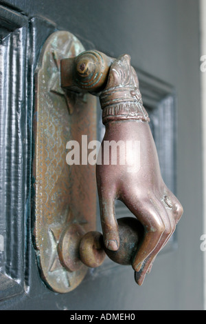 Leesburg Virginia, Loudoun County, West Market Street, bussare porta, donna donna donne, mano, mani, VA060518081 Foto Stock