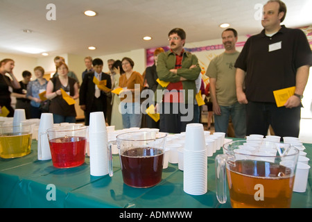 Mead e Ale degustazione presso studi medievali conferenza Foto Stock