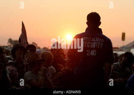 La folla al Glastonbury festival 2005. L'azienda agricola degna Somerset in Inghilterra. Foto Stock