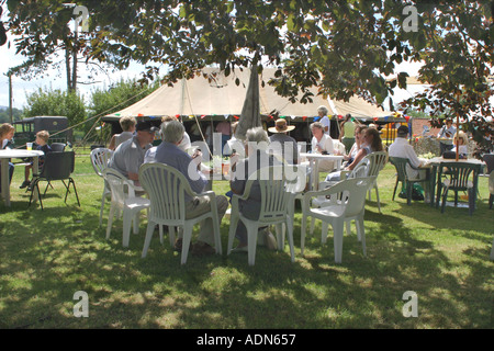 Un villaggio tradizionale sagra di scena a Silton nel Dorset, Inghilterra Foto Stock