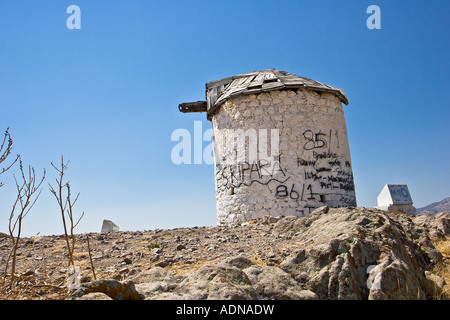 Vecchi Mulini a vento sulla collina a Bodrum Turchia Foto Stock