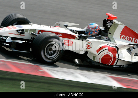 Jenson Button guida per BAR Honda del team nella stagione 2006 di Formula Uno al Montmelò, Spagna Foto Stock