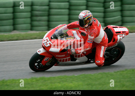 Loris Capirossi in sella per Ducati in Moto GP 2005 campionato a Valencia Foto Stock