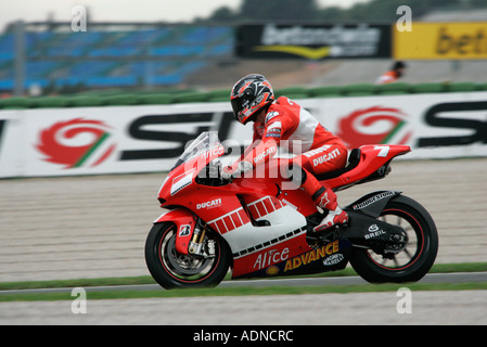 Carlos Checa, Moto GP concorrente correre a Valencia nel campionato del mondo 2006 Foto Stock