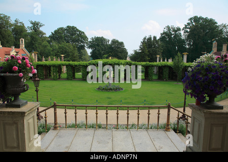 Vista dal palace su pergola, Chateau Parco Branitz, Cottbus, Germania Foto Stock