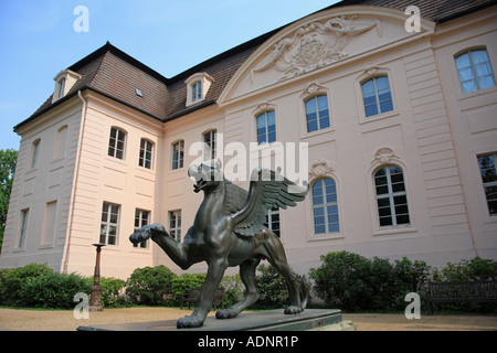 Griffin, statua in bronzo, Chateau Parco Branitz, Cottbus, Germania Foto Stock