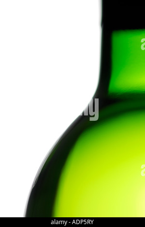 Chiusura del vetro verde vino bianco del collo del flacone Foto Stock