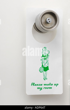 Porta bianca appendiabiti dicendo si prega di portare la mia camera Foto Stock