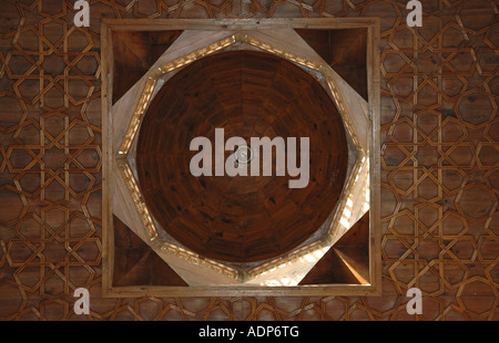 Soffitto in legno Arredamento al Bayt Al-Suhaymi ("casa di Suhaymi') un vecchio periodo ottomano casa museo costruito originariamente nel 1648 in Il Cairo Egitto Foto Stock