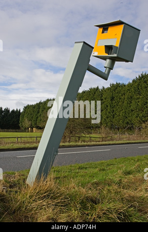 Soggetto ad atti vandalici Gatso fotocamera velocità su un40 Oxfordshire England Regno Unito Foto Stock