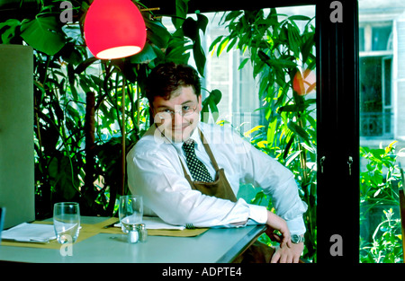 Parigi Francia, chef italiano in posa nel ristorante "Small Businessman" "Slow Fo-od" Ritratto d'affari "i Golosi » ritratti di piccole imprese Foto Stock