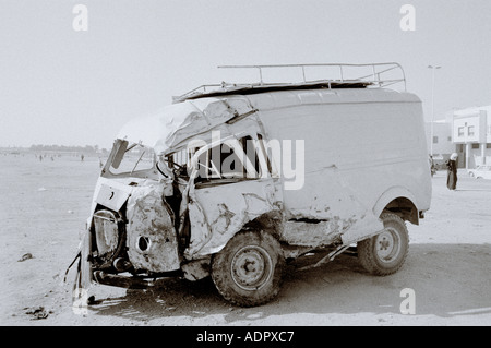 Carrello Crassh in Marocco nel Maghreb in Nord Africa Sahara. Incidente stradale Travel Foto Stock