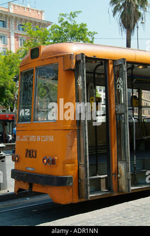 Vecchio tram arancione Foto Stock