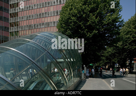 Fosterito nella parte anteriore del BBVA banca edificio Gran Via Bilbao Foto Stock