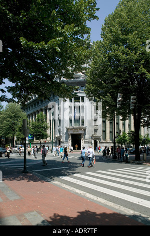 BBVA banca edificio Gran Via bivio Alameda Mazararredo Bilbao Pais Vasco Paesi baschi Spagna Europa Foto Stock