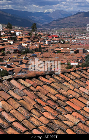 Cusco (Cuzco), Inca Città Capitale, tegole rosse e vista sul tetto, Perù, montagne delle Ande, "Sud America" Foto Stock