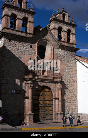 Vecchia chiesa coloniale, Cusco street scene, 'Plaza Nazarenas', Perù, "Sud America" Foto Stock