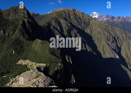 [Machu Picchu], vista panoramica di rovine Inca e del paesaggio di montagna da [Huayna Picchu], Perù, montagne delle Ande, "Sud America" Foto Stock