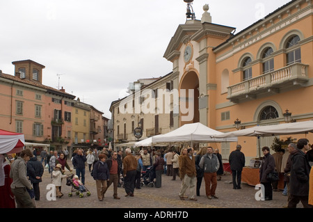 Moncalvo vicino ad Asti Piemonte Italia tartufi mercato Mercato di Tartufo Foto Stock