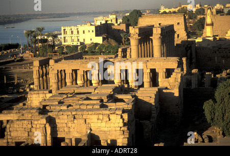 EGITTO Luxor Tempio è stato costruito da Amenhotep III e aggiunto A dal faraone Ramses II date tra il 1414 1397 BCE Foto Stock