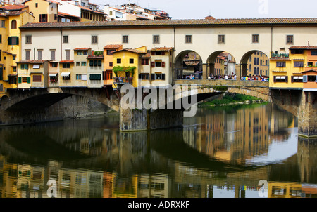 Ponte Vecchio sul fiume Arno Italia Toscana Firenze Foto Stock