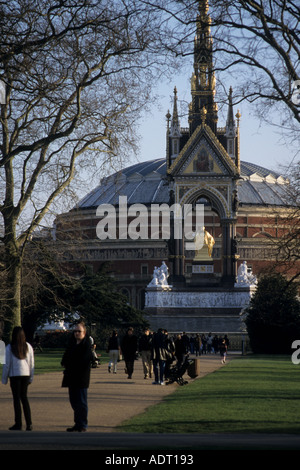 Il Royal Albert Hall e l'Albert Memorial London REGNO UNITO Foto Stock