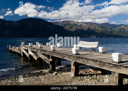 Il molo tranquilla oltre il Lago Traful. Villaggio Traful. La Patagonia Argentina. Foto Stock