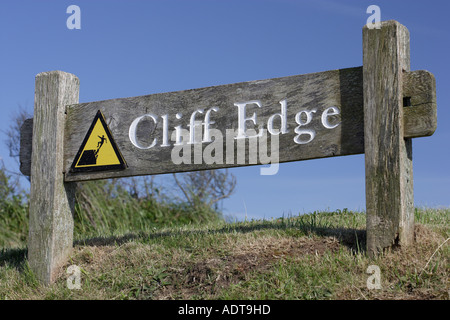 Cliff segno bordo su Beachy Head costa East Sussex England Regno Unito Foto Stock