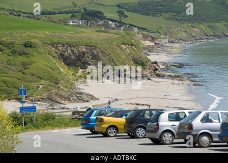 Pendower spiaggia sabbiosa e paesaggio rurale a Gerrans Bay sulla costa sud-occidentale sentiero importanza del parcheggio auto per il turismo e escursionisti Cornovaglia Inghilterra Regno Unito Foto Stock