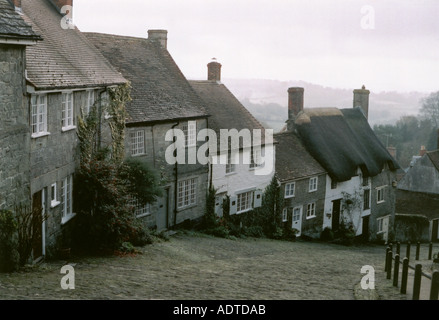 Foschia mattutina sulla Collina d'Oro Shaftesbury Dorset Inghilterra U K UK GB G B Gran Bretagna Europa Foto Stock