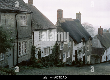 Foschia mattutina sulla Collina d'Oro Shaftesbury Dorset Inghilterra U K UK GB G B Gran Bretagna Europa Foto Stock