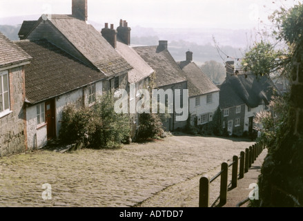 Foschia mattutina sulla Collina d'Oro Shaftesbury Dorset Inghilterra U K UK GB G B Gran Bretagna Europa Foto Stock