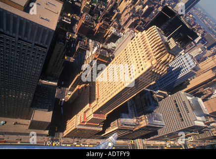 New York City Chanin Building Midtown Manhattan Vista della 42nd Street Guardando giù dal Chrysler Building USA Foto Stock