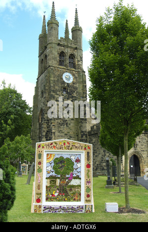 Derbyshire Tideswell medicazione ben vestito abito cantiere della chiesa Inghilterra UK Regno Unito GB Gran Bretagna UE Unione europea EUROPA Foto Stock