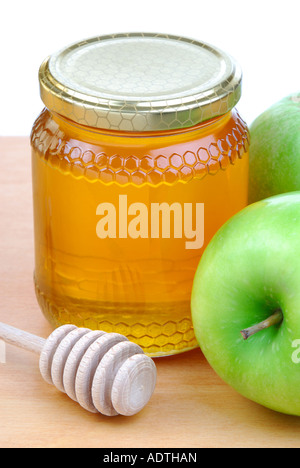 Fresche mele verdi e la luce dorata del Miele Il miele con il bilanciere Foto Stock