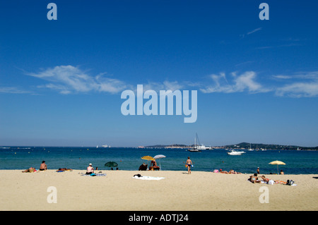 La spiaggia Port Grimaud, Francia Foto Stock