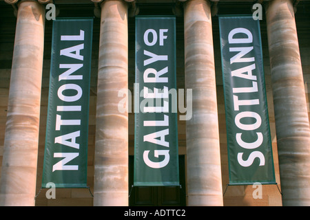 Banner su esterno della National Gallery of Scotland di Edimburgo in Scozia Foto Stock