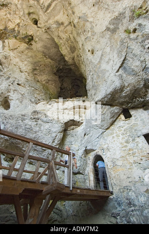 La Slovenia castello Predjama passaggio interno Foto Stock