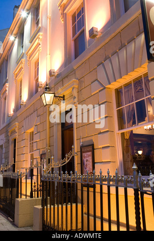 Il Galles Cardiff Cardiff Bay Eli Jenkins pub di notte ex edificio dock Foto Stock